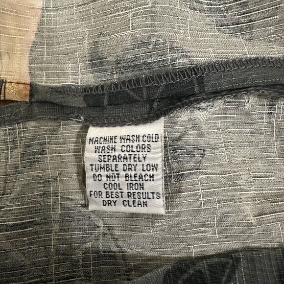 TOMMY BAHAMA Silk Hawaiian SS Shirt Gray Pin-Up Girl Pineapple Beach - Picture 7 of 8